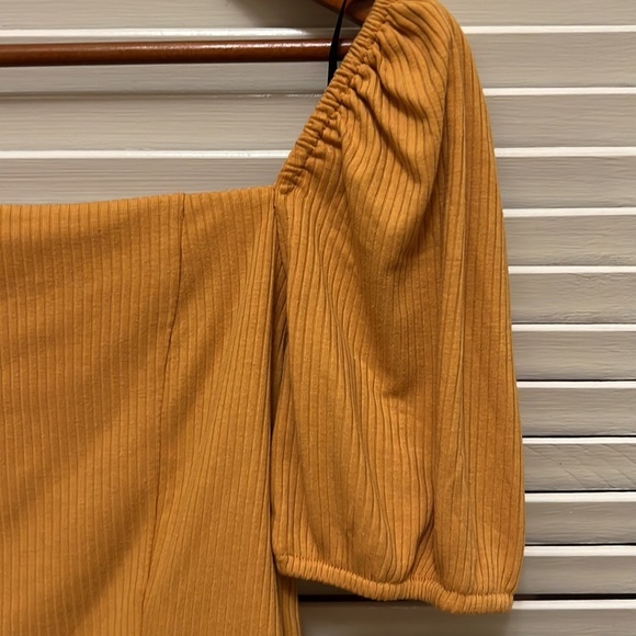 144. Forever 21 Crop Top in Gold - Picture 3 of 12